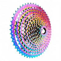 Cassette TONYBIKESGDL para bicicleta de montaña con acabado iridiscente arcoíris y diseño de acero resistente.
