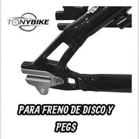Detalle de puntera de cuadro TONYBIKESGDL en aluminio negro, compatible con freno de disco y pegs para MTB