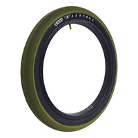 Neumático profesional TONYBIKESGDL para BMX de 20x2.40 pulgadas en color verde oliva con banda de rodadura técnica.