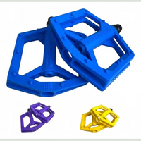 Pedales de plataforma TONYBIKESGDL de nylon azul, morado y amarillo con diseño texturizado para mayor agarre en bicicleta