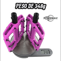 Pedales de plataforma TONYBIKESGDL color rosa vibrante con pines de agarre para BMX y ciclismo urbano sobre báscula