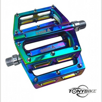 Pedales de plataforma TONYBIKESGDL con acabado tornasol oil slick, pines de agarre y diseño resistente para bicicleta.