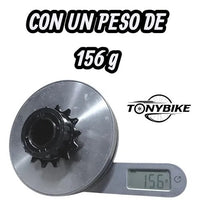 Piñón libre de 14 dientes TONYBIKESGDL de acero negro sobre báscula digital marcando 156 gramos