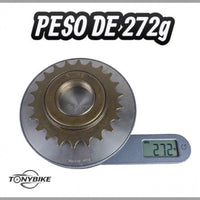 Piñón de rueda libre TONYBIKESGDL de 22 dientes en color bronce sobre báscula digital marcando 272 gramos