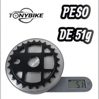 Plato de transmisión TONYBIKESGDL negro mate de 51g sobre una báscula digital para bicicleta
