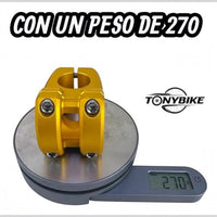 Potencia de aluminio dorada TONYBIKESGDL de 270 gramos para bicicleta sobre una báscula digital