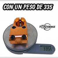 Potencia de aluminio naranja TONYBIKESGDL para bicicleta BMX sobre una báscula digital marcando 335 gramos