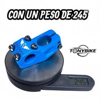 Potencia de bicicleta BMX AeroBMX azul de TONYBIKESGDL en báscula digital pesando 245 gramos