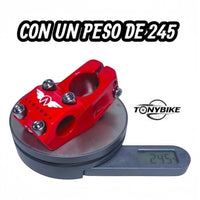 Potencia de bicicleta BMX TONYBIKESGDL roja de aluminio, ligera y resistente, sobre una báscula digital.