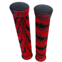 Puños para manubrio TONYBIKESGDL rojos y negros con textura ergonómica sobre báscula digital de 86 gramos