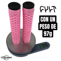 Puños de bicicleta TONYBIKESGDL color rosa con patrón de rejilla tipo Vans y tapones negros sobre báscula digital