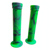 Puños para bicicleta TONYBIKESGDL con patrón jaspeado verde neón y negro, diseño ergonómico ondulado antideslizante.