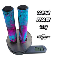 Puños de silicona TONYBIKESGDL multicolor con patrón geométrico antideslizante y tapones negros sobre báscula digital