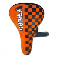 Sillín deportivo TONYBIKESGDL para BMX con estampado de cuadros naranja y negro y logo Gorilla sobre báscula digital