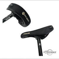 Sillín pivotal TONYBIKESGDL para BMX en color negro mate con diseño Fakie y detalles en dorado para mayor estilo.