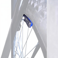 Zapatas de freno V-Brake TONYBIKESGDL con goma azul de alta fricción instaladas en una llanta de bicicleta